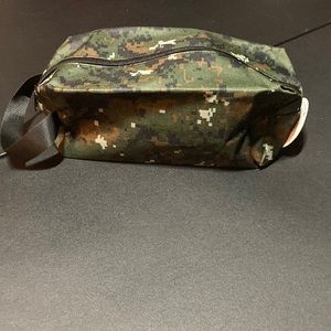 Royal Deluxe toiletries bag